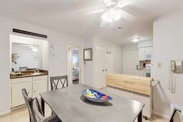 Dining area at Fiddler’s Cove 17C